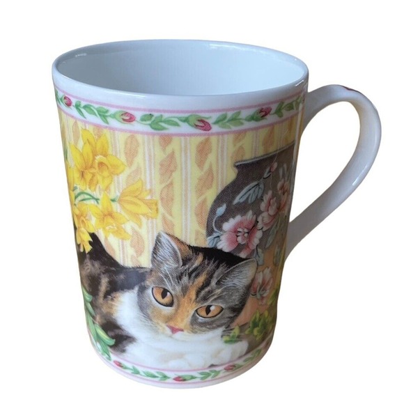 Queen's Fine Bone China‎ Cozy Cats Calico Cat Floral Cottage Crownford UK Made - Picture 1 of 5